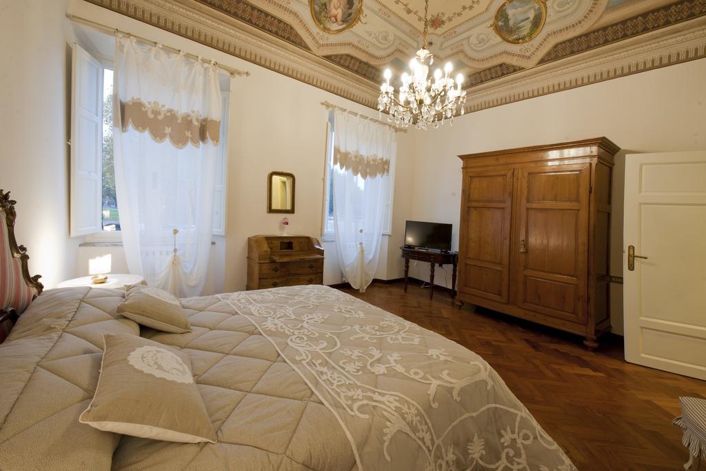 B&B Ester Pisa Rum bild